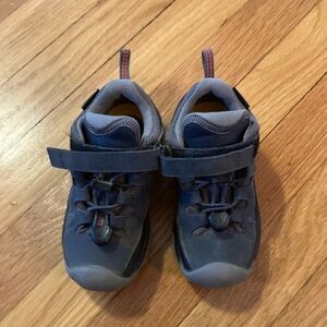 Keen Toddler hiking boots size 9 blue